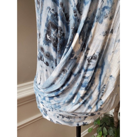 CAbi Womens Blue Tie Dye 100% Rayon Sleeveless Round Neck Top Shirt Medium - Picture 5 of 12